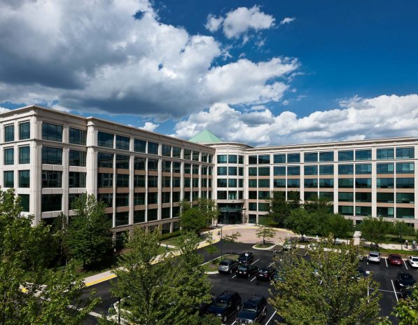 a large building with cars parked in front of it